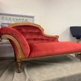 REd Chaise Longue